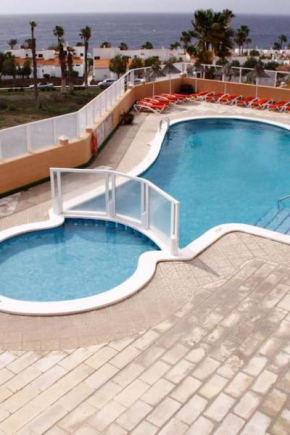 Bright Apt, terrace,heated pool.
